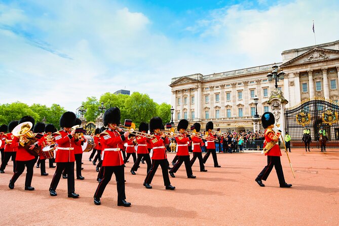 Changing of the Guard Guided Tour at Buckingham Palace - Buckingham Palace Area, Without the Palace-Gate Crush