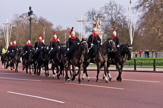 Changing of the Guard Guided Tour at Buckingham Palace - Headsets, Humor, and Explanations: Why the Guide Matters
