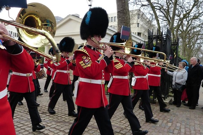 Changing of the Guard Guided Walking Tour in London - Buckingham Palace courtyard: what you do not see (and why it’s still worth it)