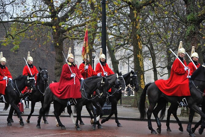 Changing of the Guard Guided Walking Tour in London - Timing, weather, and ceremony changes: London doesn’t always follow your plan
