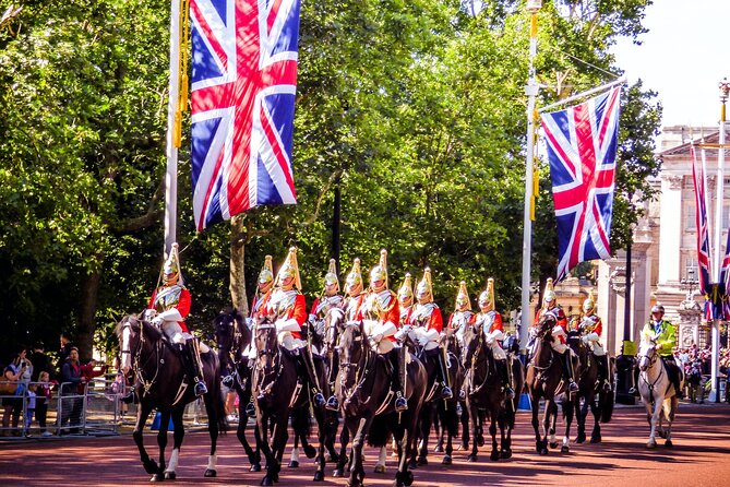 Changing of the Guard Walking Tour - Stop 3: Horse Guards Parade at Whitehall—Symbols, Music, and Great Photos (20 Minutes)