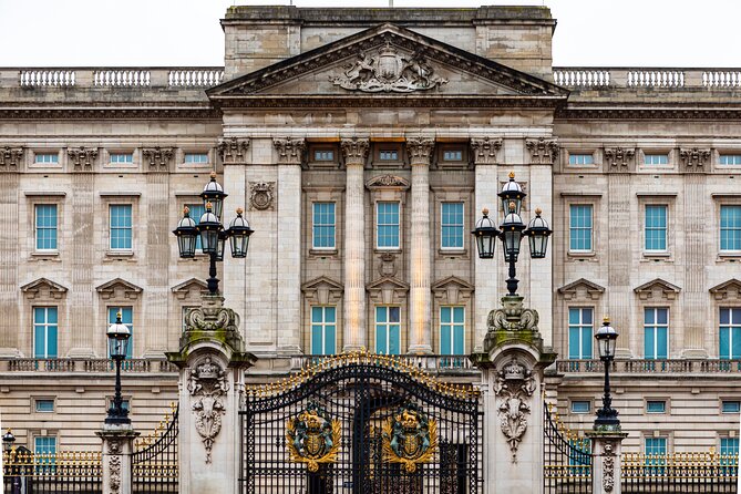Changing of the Guard Walking Tour - Stop 4: Buckingham Palace Without the Forecourt Crush (Outside, 20 Minutes)