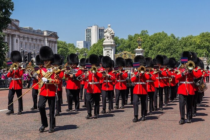 Changing of the Guard Walking Tour in London at Buckingham Palace - Stop 1: Changing of the Guard—how the viewing works and what to expect