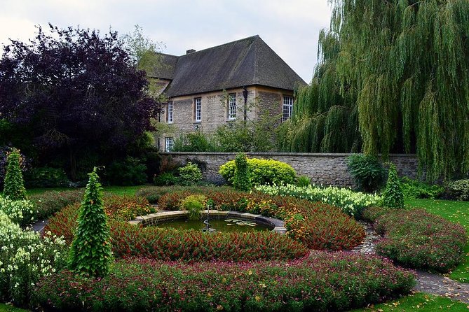 Cotswolds Villages and Oxford Full Day Tour from London - Bourton-on-the-Water and its five bridges: the photo part that’s actually worth it