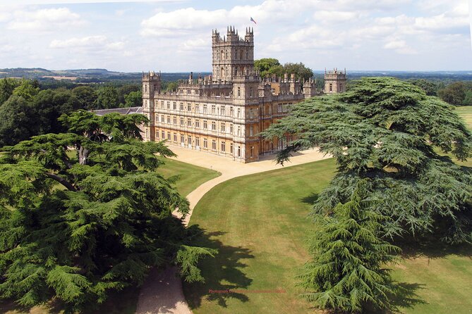 Downton Abbey & Highclere Castle Tour from London, with Oxford - Guide style and group size: how to get the best experience
