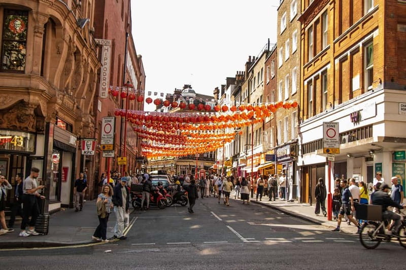 Eating London: Twilight Soho VIP Food & Drinks Tour - Stop 2: Lahpet West End and Myanmar cuisine in London