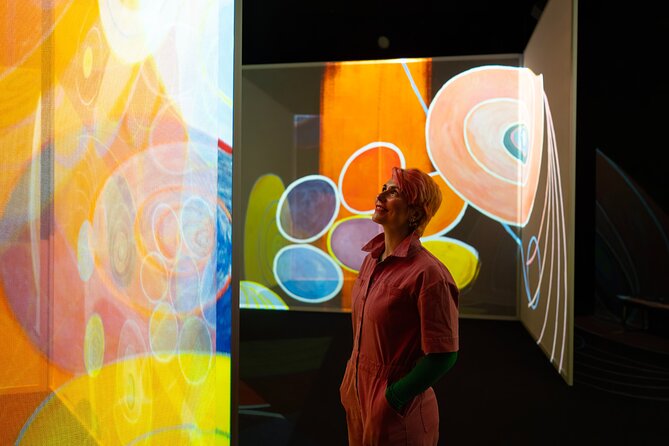 Frameless - Immersive Art Experience in London - What to expect on the floor: standing, sitting, and turning around