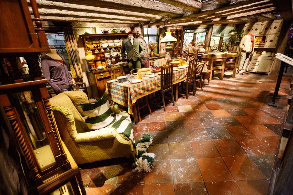 From London: Harry Potter Warner Bros Studio Tour - The Windsor souvenir wander: quick but nice for gifts