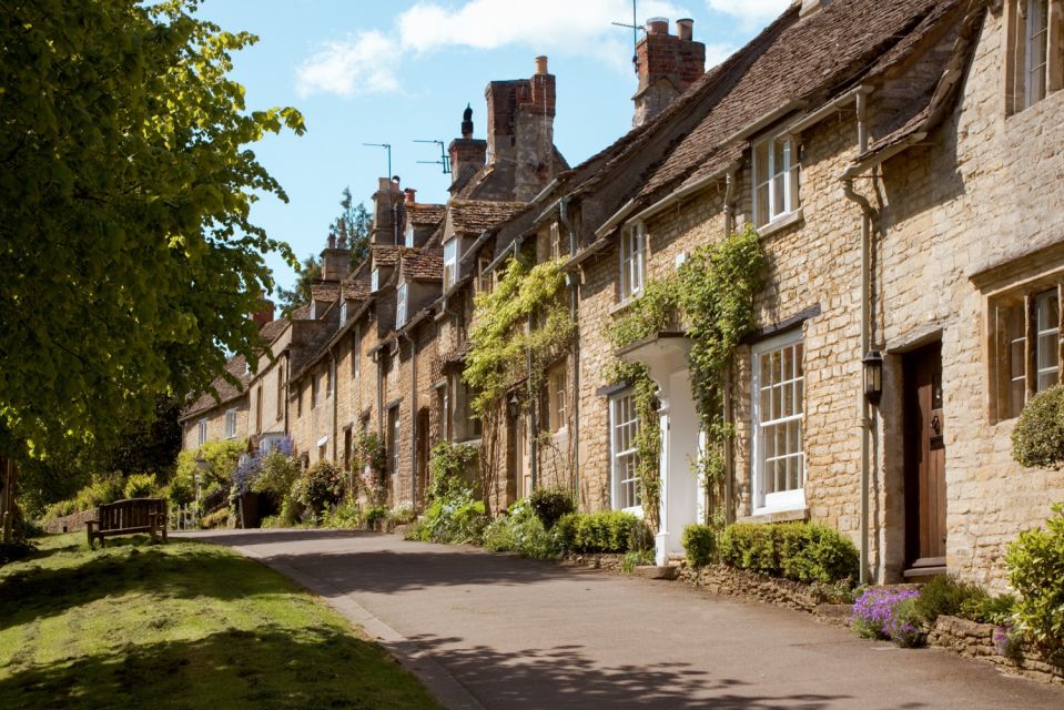 From London: Oxford and Cotswolds Villages Day Trip - The coach ride north: Chiltern Hills scenery and story stops