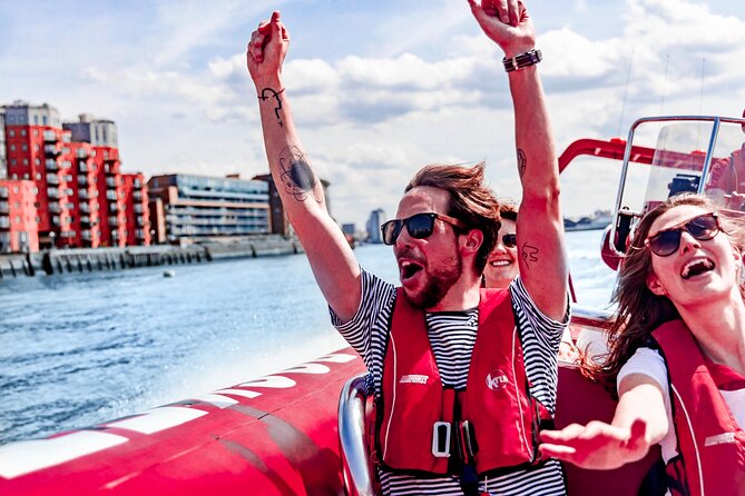 High-Speed Thames River Speedboat in London - The 30-knot thrill around Canary Wharf and the Docklands