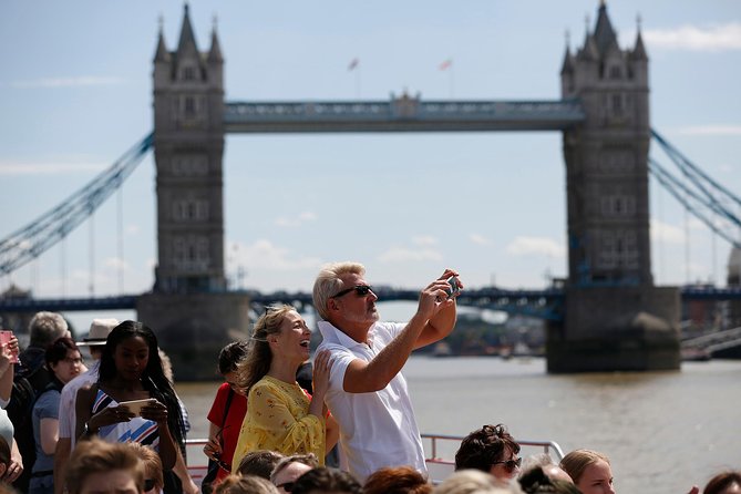 Hop-On Hop-Off Sightseeing River Cruise on the Thames - Onboard Comfort: Deck Views, Glass Saloon, and Where to Get a Drink