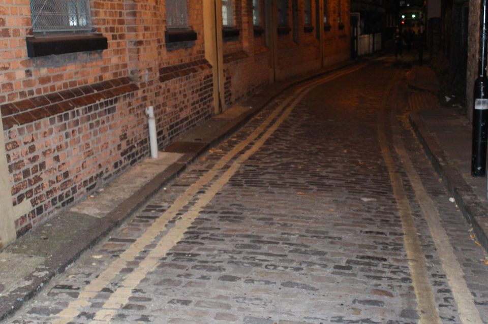 Jack The Ripper Tour in London's East End - Meeting at Bishopsgate: the quickest way to start right