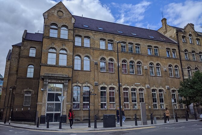 Jack the Ripper Tour in Spanish - Why this 6pm Whitechapel walk feels different