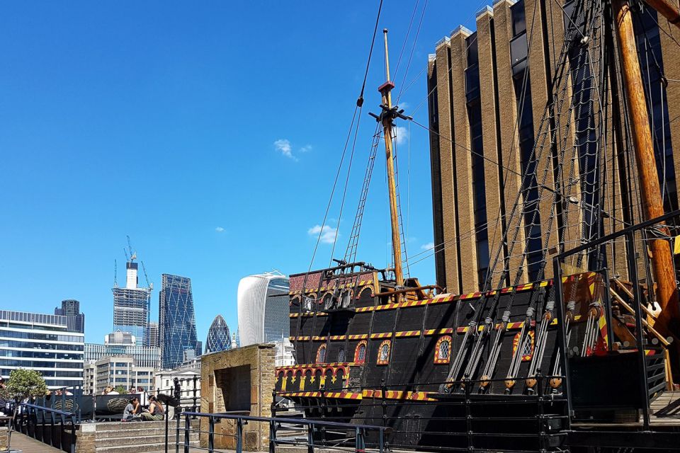 London: 30 London Sights Guided Walking Tour - What the Best Guides Do: Stories, Humor, and Group Control