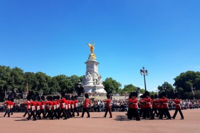 London: 30 London Sights Guided Walking Tour - Meeting at The Ritz: How to Find Your Group Fast