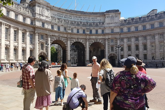 London 30 Top Sights with Fun Local Guide - Trafalgar Square and the Big Landmarks in 20 Minutes