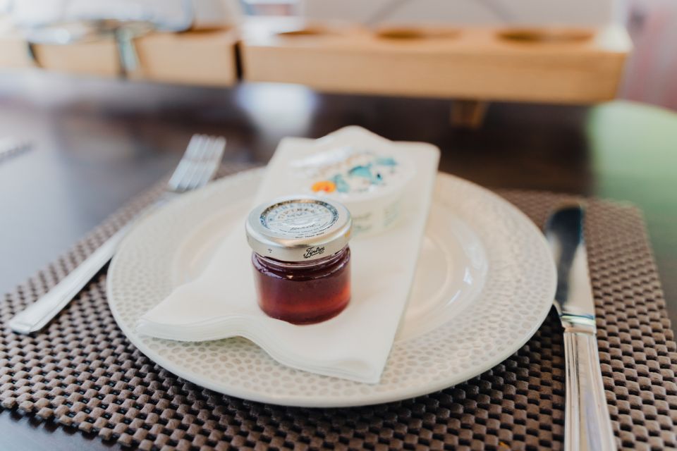 London: Afternoon Tea Bus with a Glass of Prosecco - Food Allergies and Menu Choices: Vegetarian Needs Advance Confirmation
