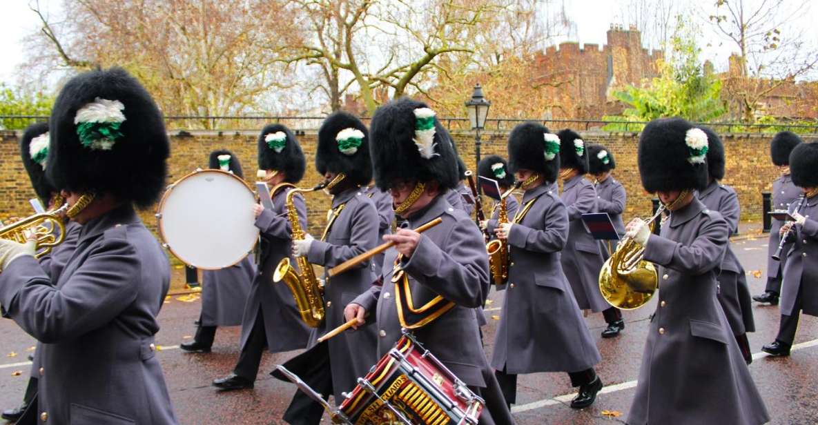 London: Buckingham Palace & Changing of the Guard Experience - The main event: two ceremonies, one walking route