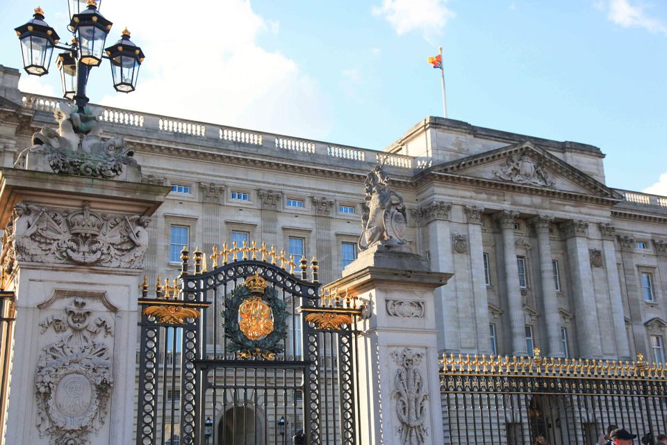London: Buckingham Palace Entry Ticket & Royal Walking Tour - A fast, smart way to see London’s royal core