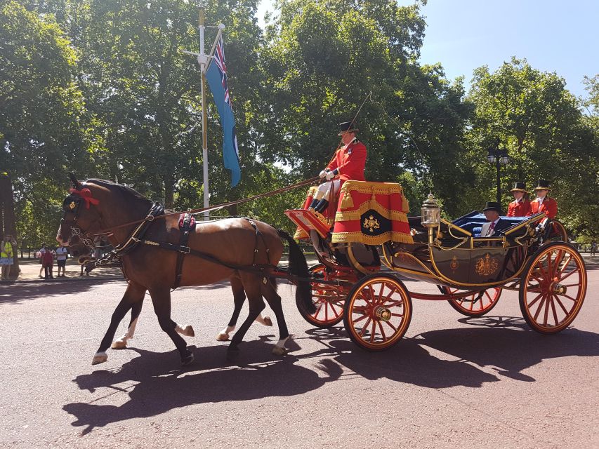 London: Buckingham Palace, Westminster Abbey & Big Ben Tour - Downing Street and Parliament Square: close-up photos, no entry