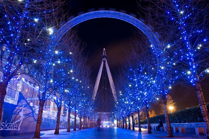 London by Night Bus Tour with Christmas Lights and Live Guide - Trafalgar Square and the Norway Christmas tree tradition
