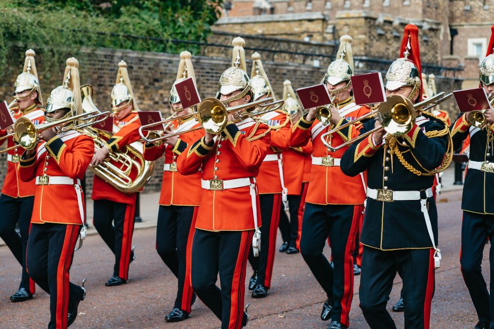 London: Changing of The Guard Tour - The Mall Stops: Where the Photos Get Real