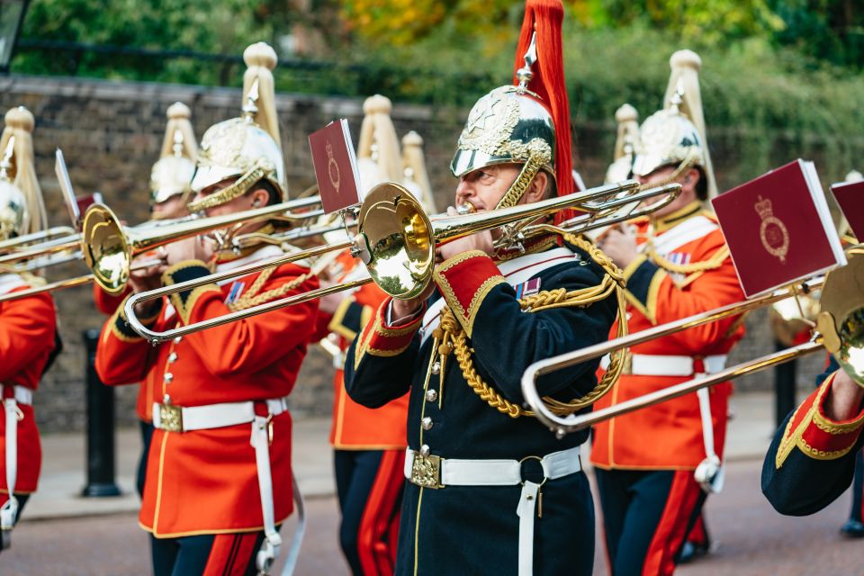 London: Changing of The Guard Tour - Guide Style: Why People Keep Mentioning Names