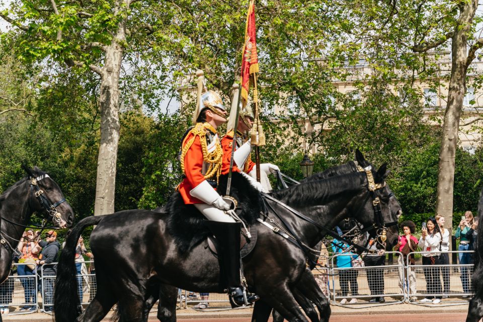 London: Changing of the Guard Tour by Buckingham Palace - Key things to know before you go