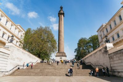 London: Changing of the Guard Tour by Buckingham Palace - The value of a guided route for the Changing of the Guard