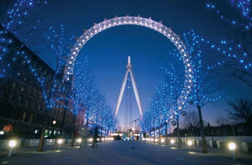 London: Christmas Lights Nighttime Bus Tour with Live Guide - The Live Guide Factor: Real People, Real Stories