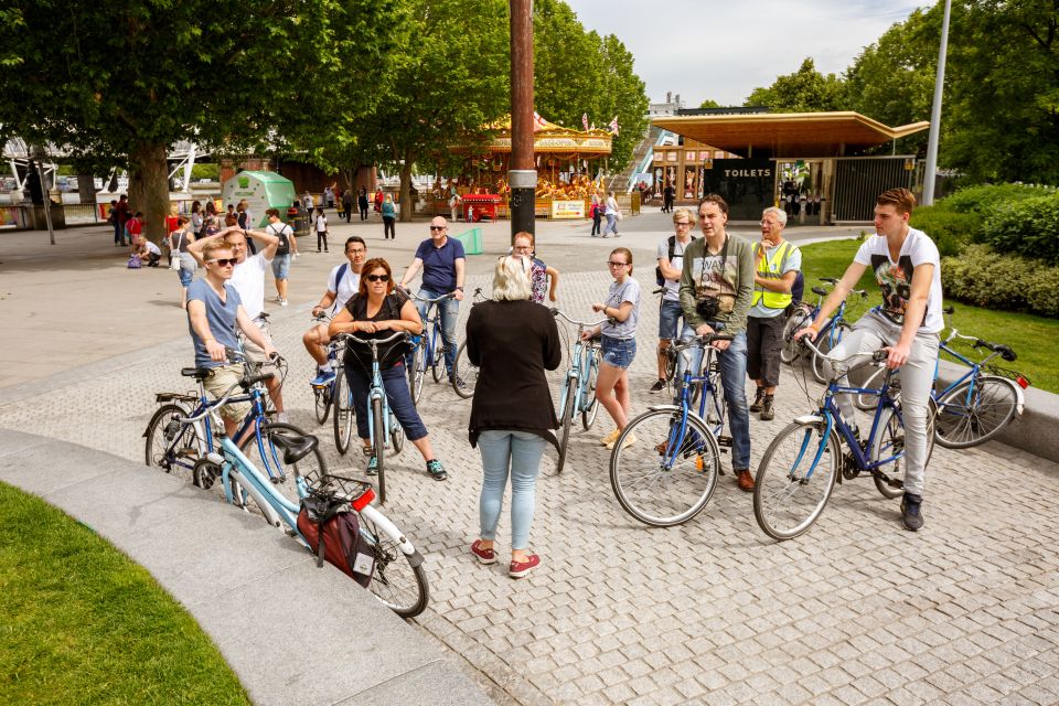 London: Classic Gold 3.5-Hour Bike Tour - St. Paul’s Cathedral and the Thames Finisher from Westminster Bridge