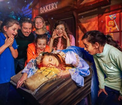 London: DreamWorks Shrek's Adventure Tour - The 70-Minute Flow: 12 Live Shows in a Room-to-Room Story
