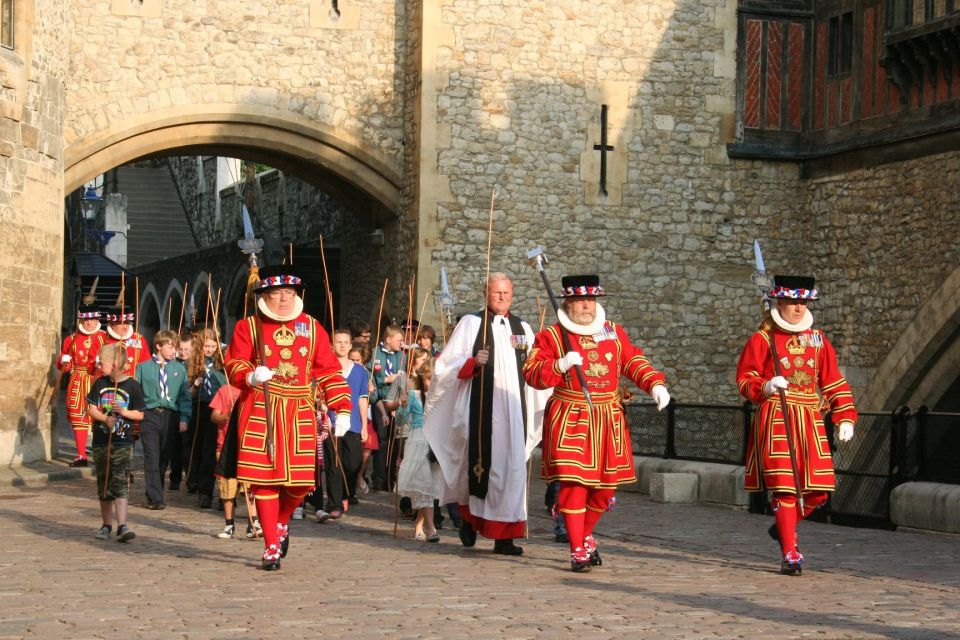 London: Easy Access Tower of London and Crown Jewels Tour - Your walking route: Tower, Jewel House, and White Tower