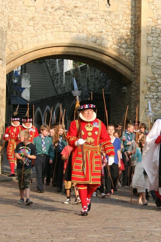 London: Easy Access Tower of London and Crown Jewels Tour - Price and value: what $120 buys you (and why it can be worth it)