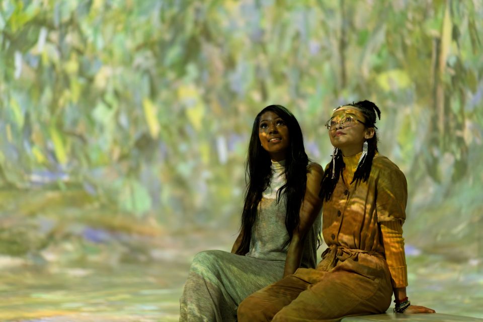 London: Entry Ticket to Frameless Immersive Art Experience - Photos, Seating, and Comfort in a Room That Gets Busy