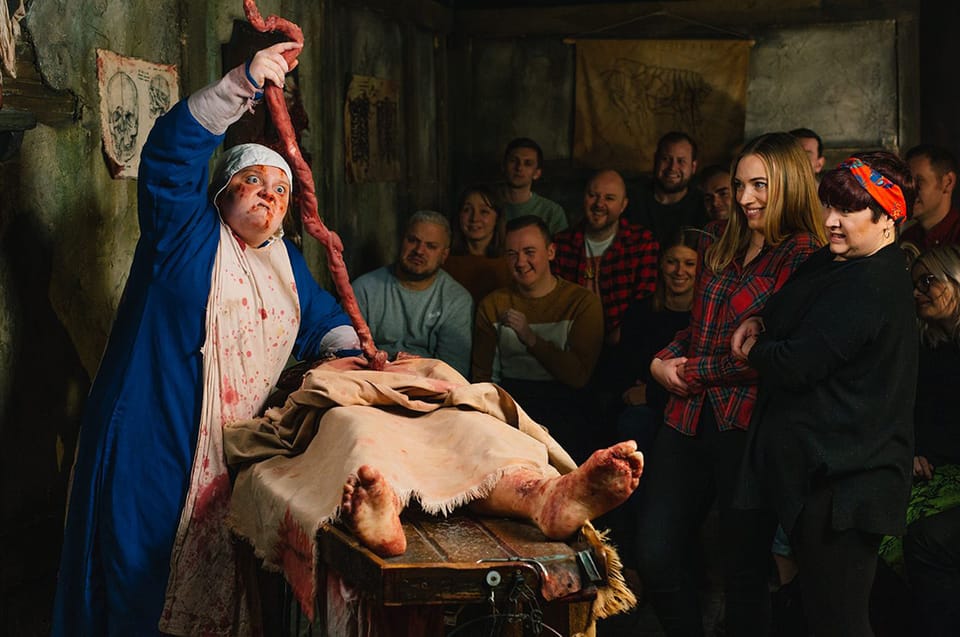 London: Entry Ticket to London Dungeon - Dungeon Tavern: A Drink, Some Gossip, and a Chance to Breathe