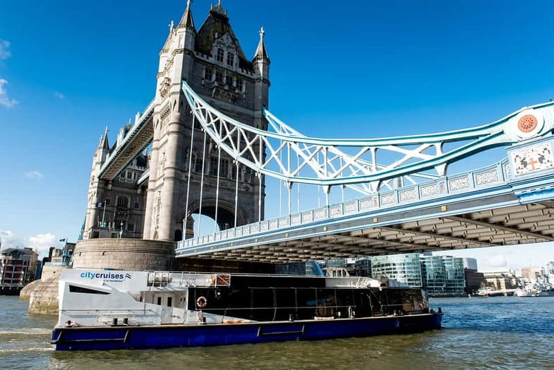 London: Fully Flexible River Thames Sightseeing Pass - Photo Angles, Photo Stops, and the Boat’s “Everyone Gets a Shot” Behavior