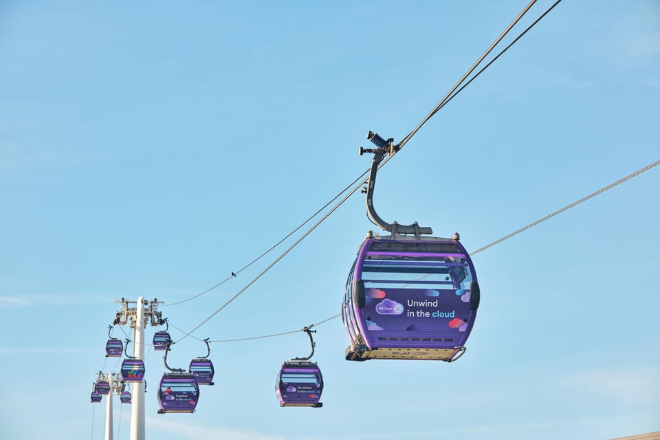 London: IFS Cloud Cable Car - Boarding and Ride Feel: Comfortable Cabins and Shared Car Reality
