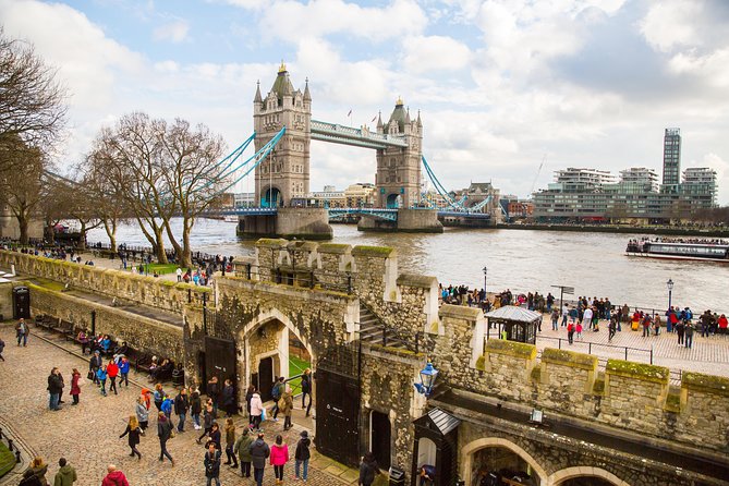 London In One Day Tour with River Cruise & London Eye Option - Tower of London: your hour inside (with a key trade-off)