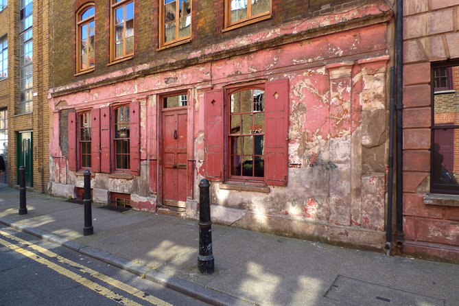 London Jack The Ripper Guided Walking Tour - The storytelling style: guides who keep it respectful and readable