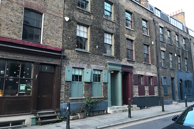 London: Jack the Ripper Small Group Tour - Meeting at Aldgate East and avoiding the first stress