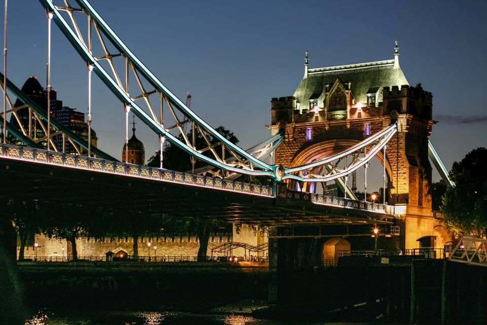 London: River Thames Dinner Cruise - Live Singer and Optional Dancing Without the Awkward Part