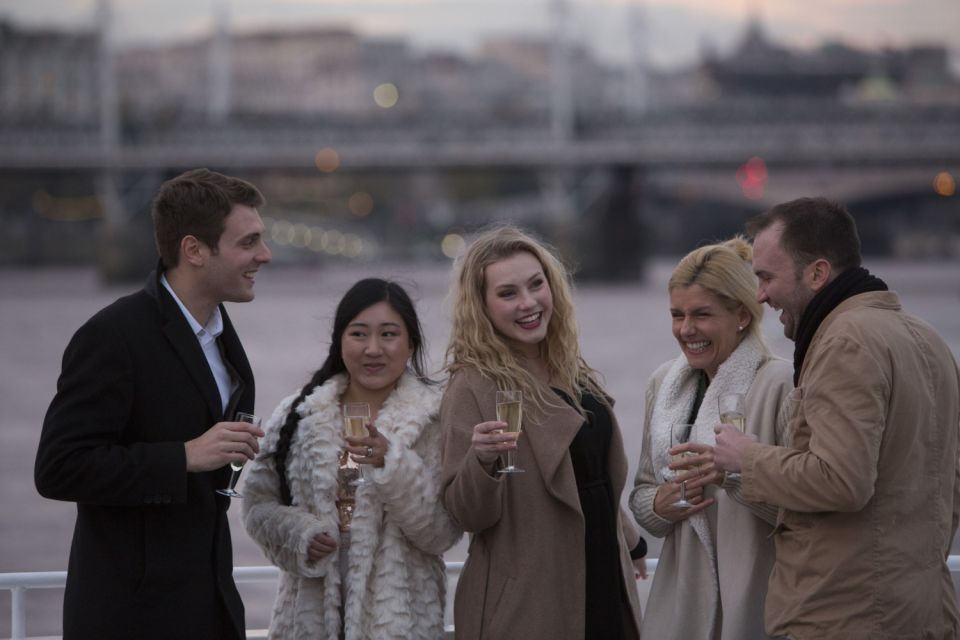London: River Thames Evening Cruise with Bubbly and Canapés - The Thames Itself: What You’ll See in a Real 2-Hour Loop