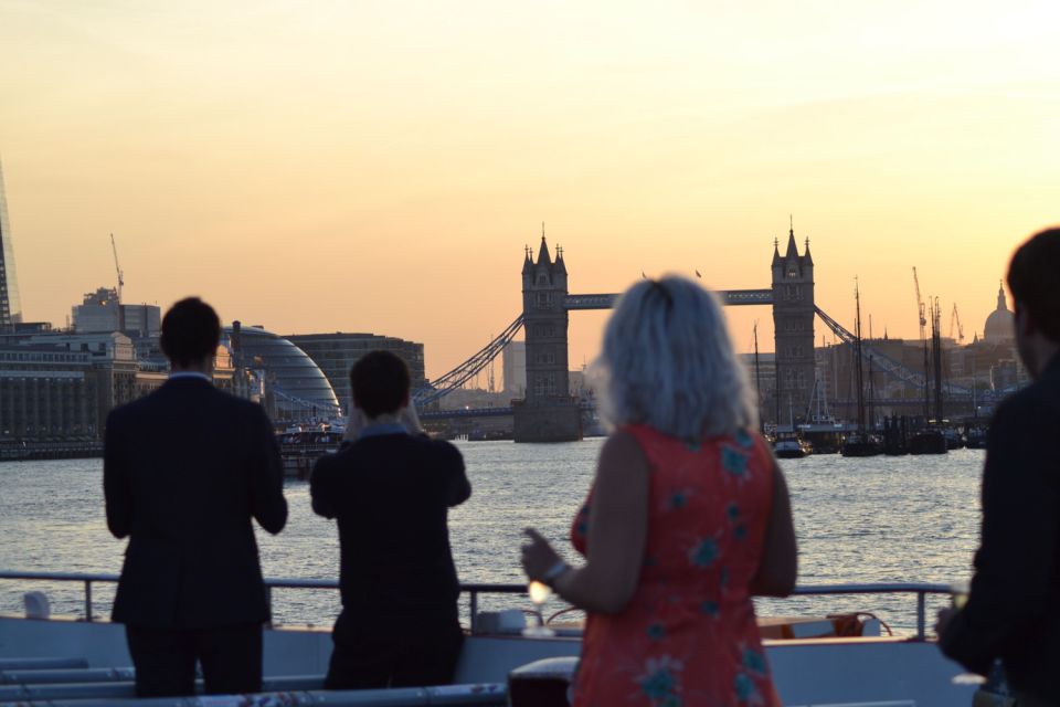 London: River Thames Evening Cruise with Bubbly and Canapés - Sunset Timing: When the Lights Become the Attraction