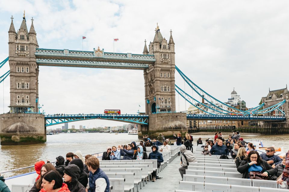 London: River Thames Hop-On Hop-Off Sightseeing Cruise - On-Board Commentary and the Bar: Make It a Long, Comfortable Ride
