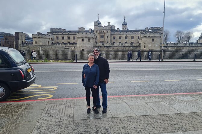 London Sightseeing Private Black Cab Tour with Hotel Pick Up - Buckingham Palace: ceremony energy without the deep ticket commitment