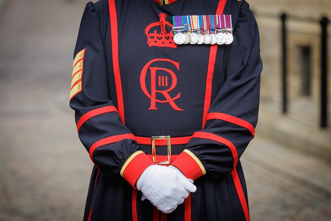 London Sightseeing Tour: Guard Change with Tower of London Option - Buckingham Palace and the Changing of the Guard schedule reality