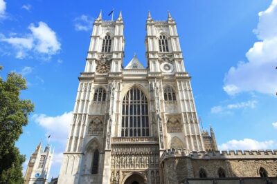 London Sightseeing Walking Tour with 30+ sights - Where you start and why it matters: St. Paul’s Station to begin your day