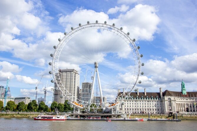 London Sightseeing Walking Tour with 30+ sights - Tower of London, bridges, and the Thames: photo time with context