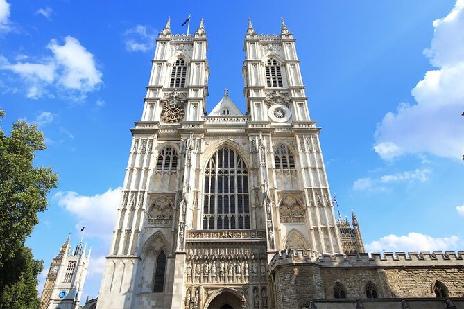 London Sightseeing Walking Tour with 30+ sights - Where you start and why it matters: St. Paul’s Station to begin your day